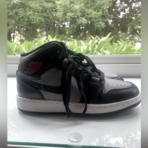 Air Jordan 1 Mid GS 'Shadow'